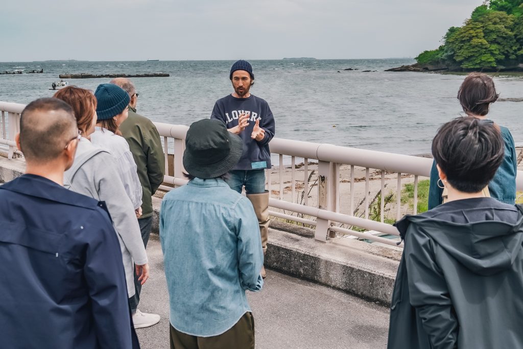 走水の自然や歴史に耳を傾ける参加者の皆さん